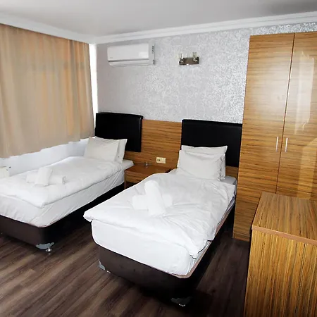 Lyon Hotel Istanboel