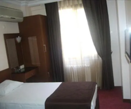 Lyon Hotel Istanboel